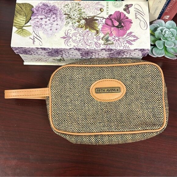 SAKS FIFTH AVE MEN’S TAN BLACK BURLAP LEATHER COMBO DOPP KIT TOILETRY BAG